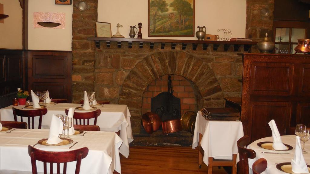 Logis Hotel Restaurant Des Voyageurs Pont-de-Salars Екстериор снимка