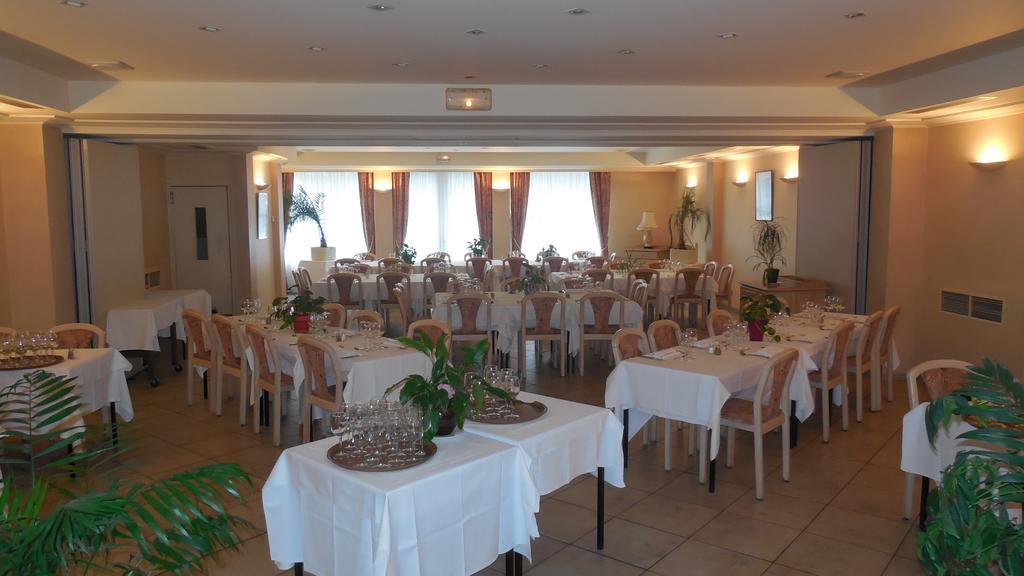 Logis Hotel Restaurant Des Voyageurs Pont-de-Salars Екстериор снимка