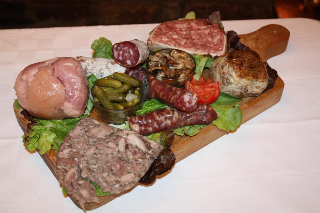 Logis Hotel Restaurant Des Voyageurs Pont-de-Salars Стая снимка