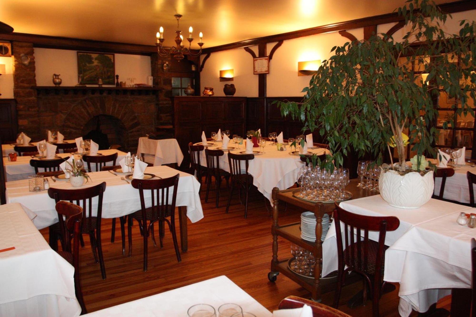 Logis Hotel Restaurant Des Voyageurs Pont-de-Salars Стая снимка