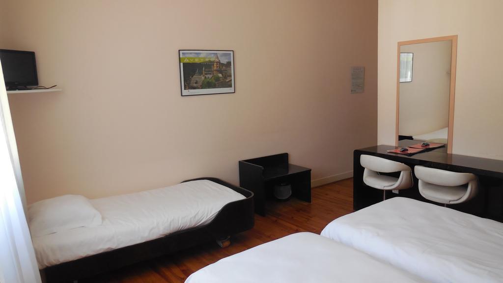 Logis Hotel Restaurant Des Voyageurs Pont-de-Salars Екстериор снимка