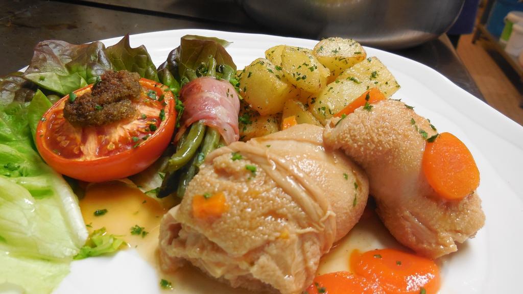 Logis Hotel Restaurant Des Voyageurs Pont-de-Salars Екстериор снимка