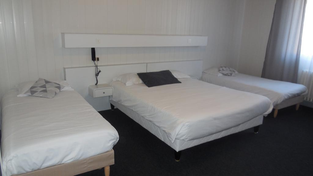 Logis Hotel Restaurant Des Voyageurs Pont-de-Salars Екстериор снимка