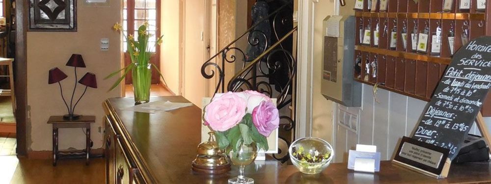Logis Hotel Restaurant Des Voyageurs Pont-de-Salars Екстериор снимка