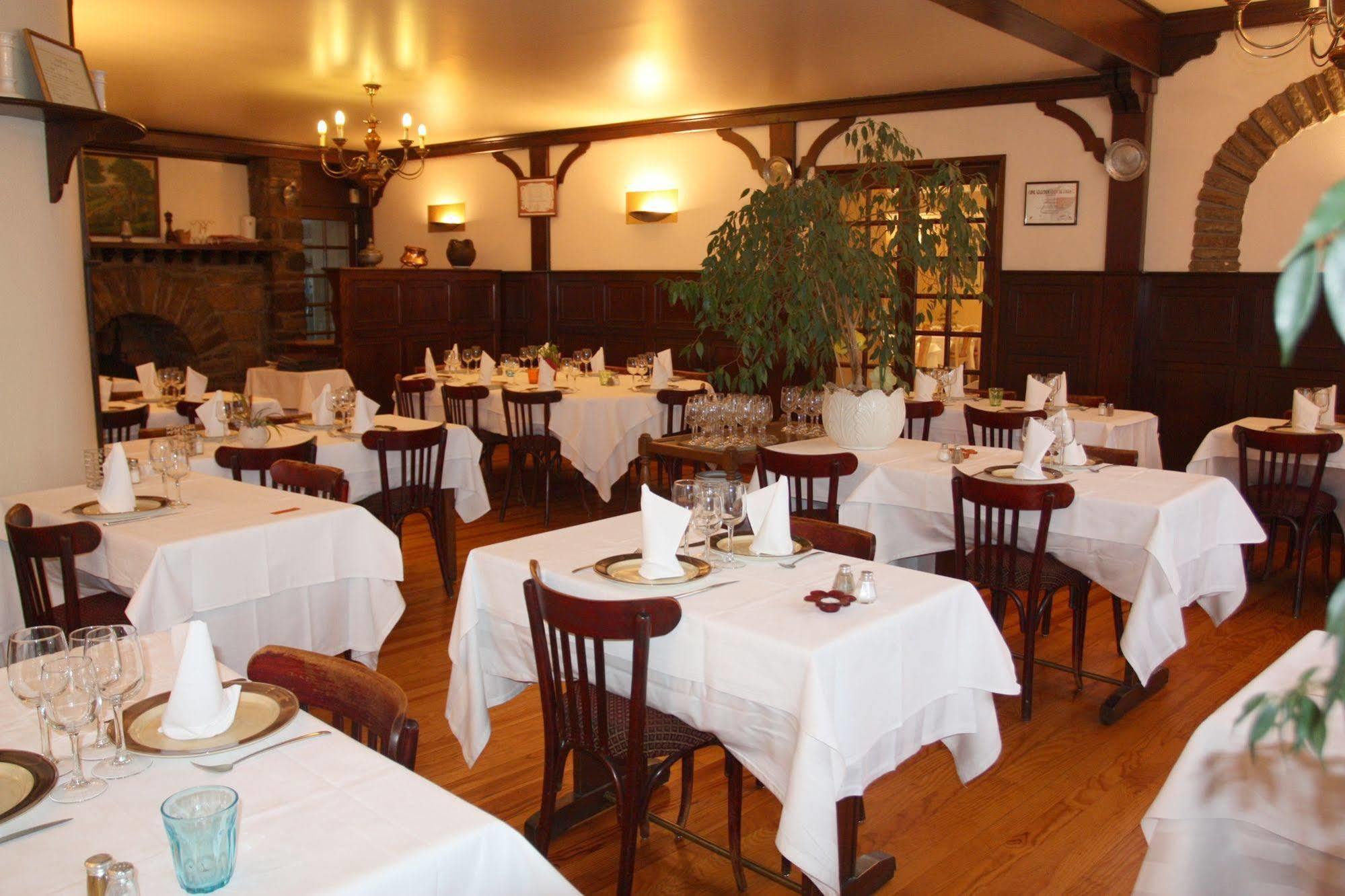 Logis Hotel Restaurant Des Voyageurs Pont-de-Salars Екстериор снимка