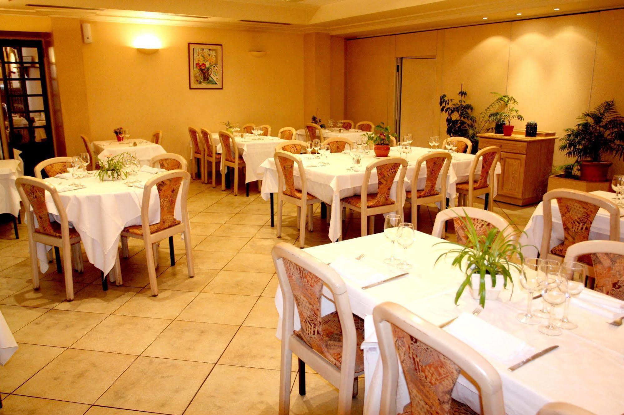 Logis Hotel Restaurant Des Voyageurs Pont-de-Salars Екстериор снимка