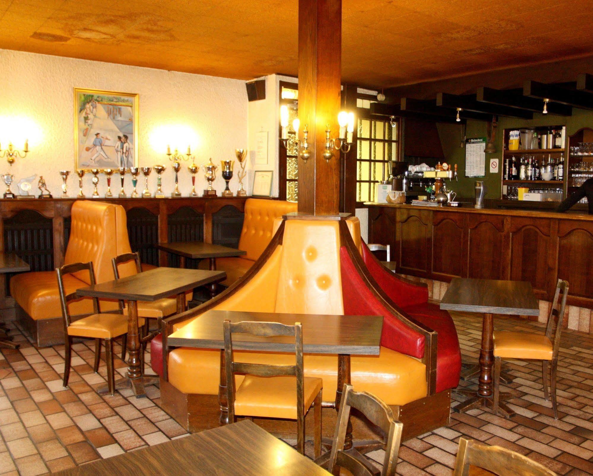 Logis Hotel Restaurant Des Voyageurs Pont-de-Salars Екстериор снимка