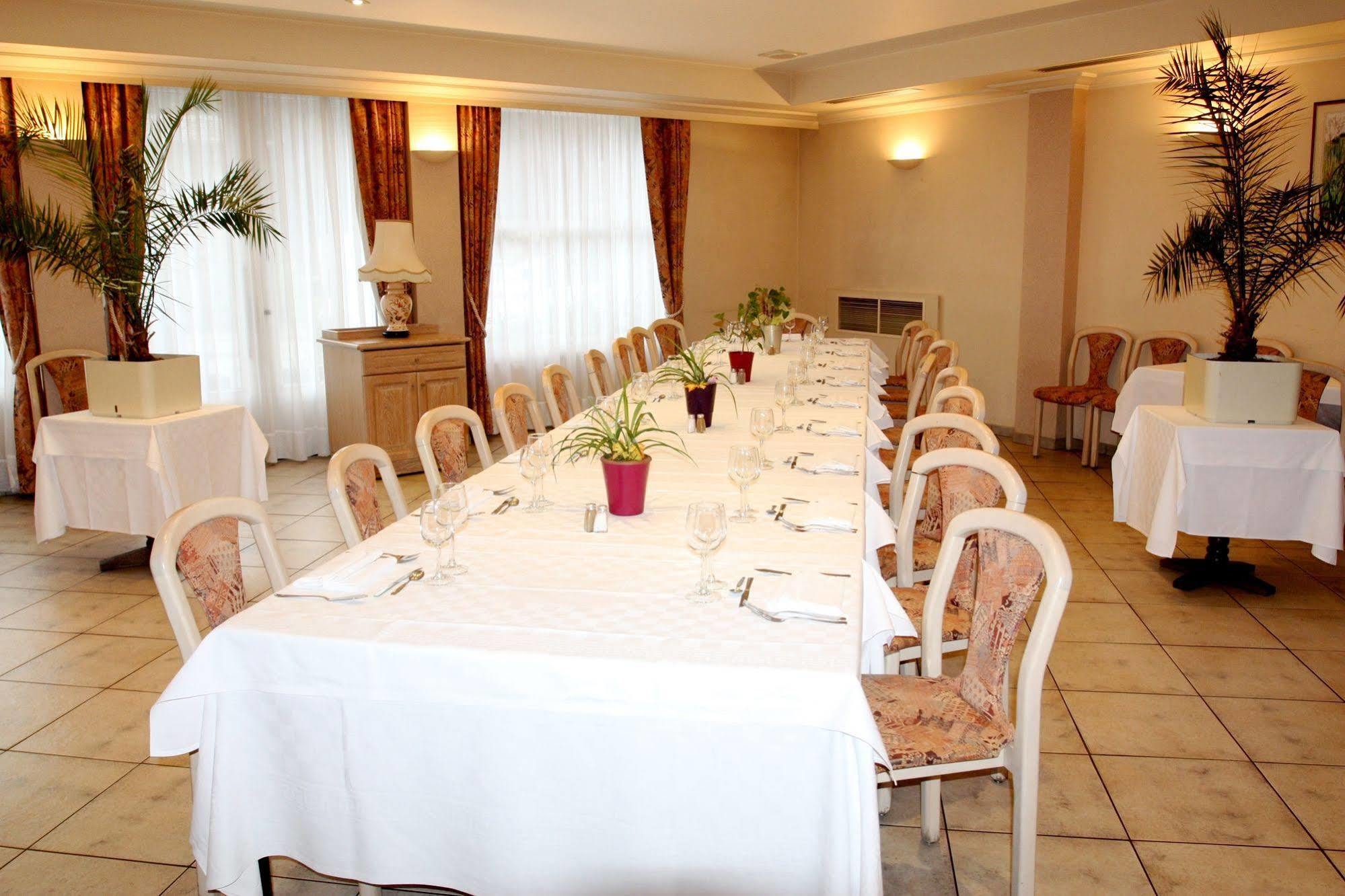 Logis Hotel Restaurant Des Voyageurs Pont-de-Salars Екстериор снимка