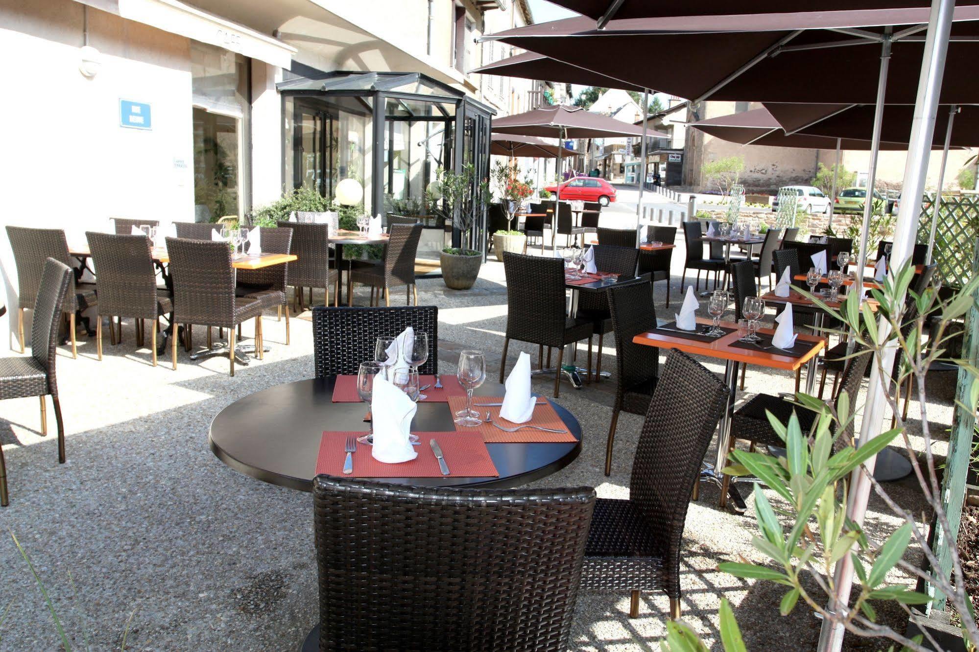 Logis Hotel Restaurant Des Voyageurs Pont-de-Salars Екстериор снимка