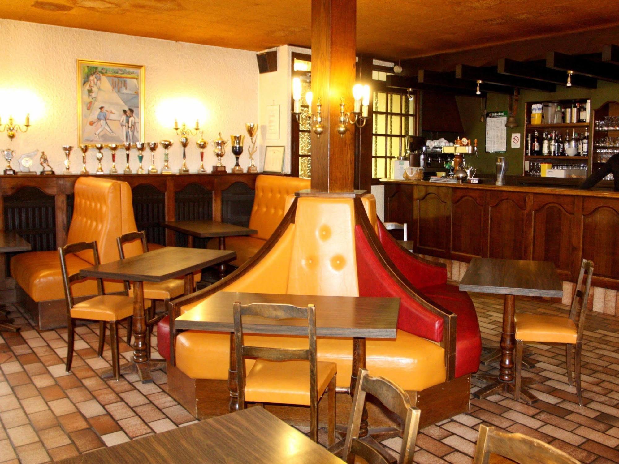Logis Hotel Restaurant Des Voyageurs Pont-de-Salars Екстериор снимка