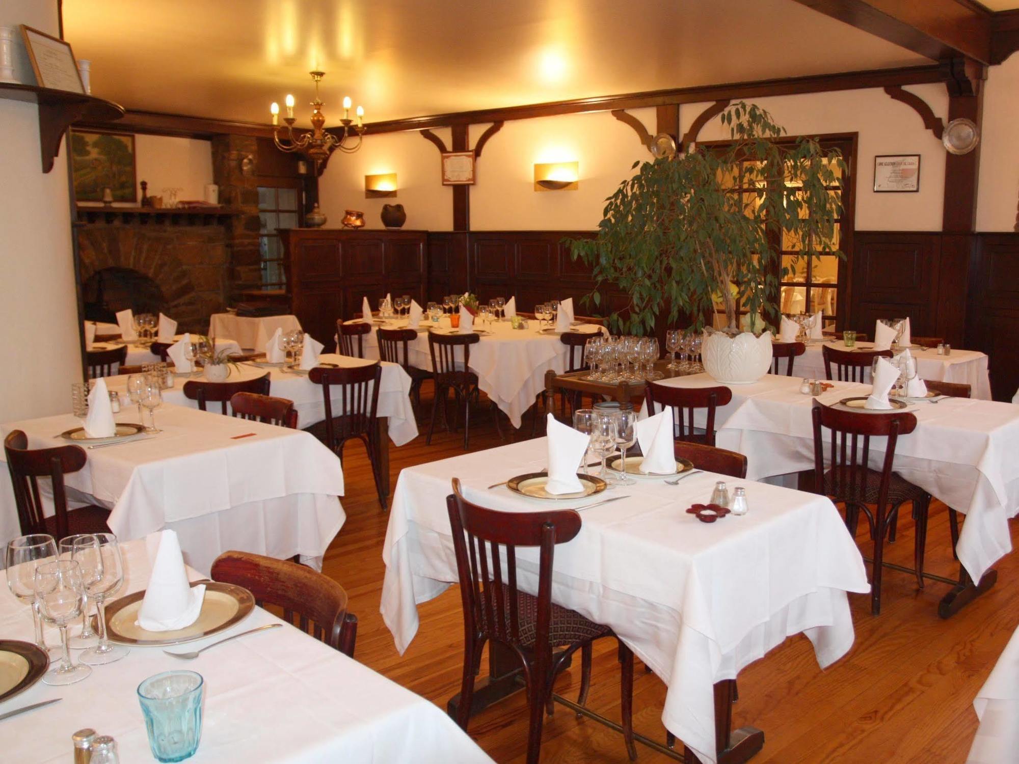 Logis Hotel Restaurant Des Voyageurs Pont-de-Salars Екстериор снимка