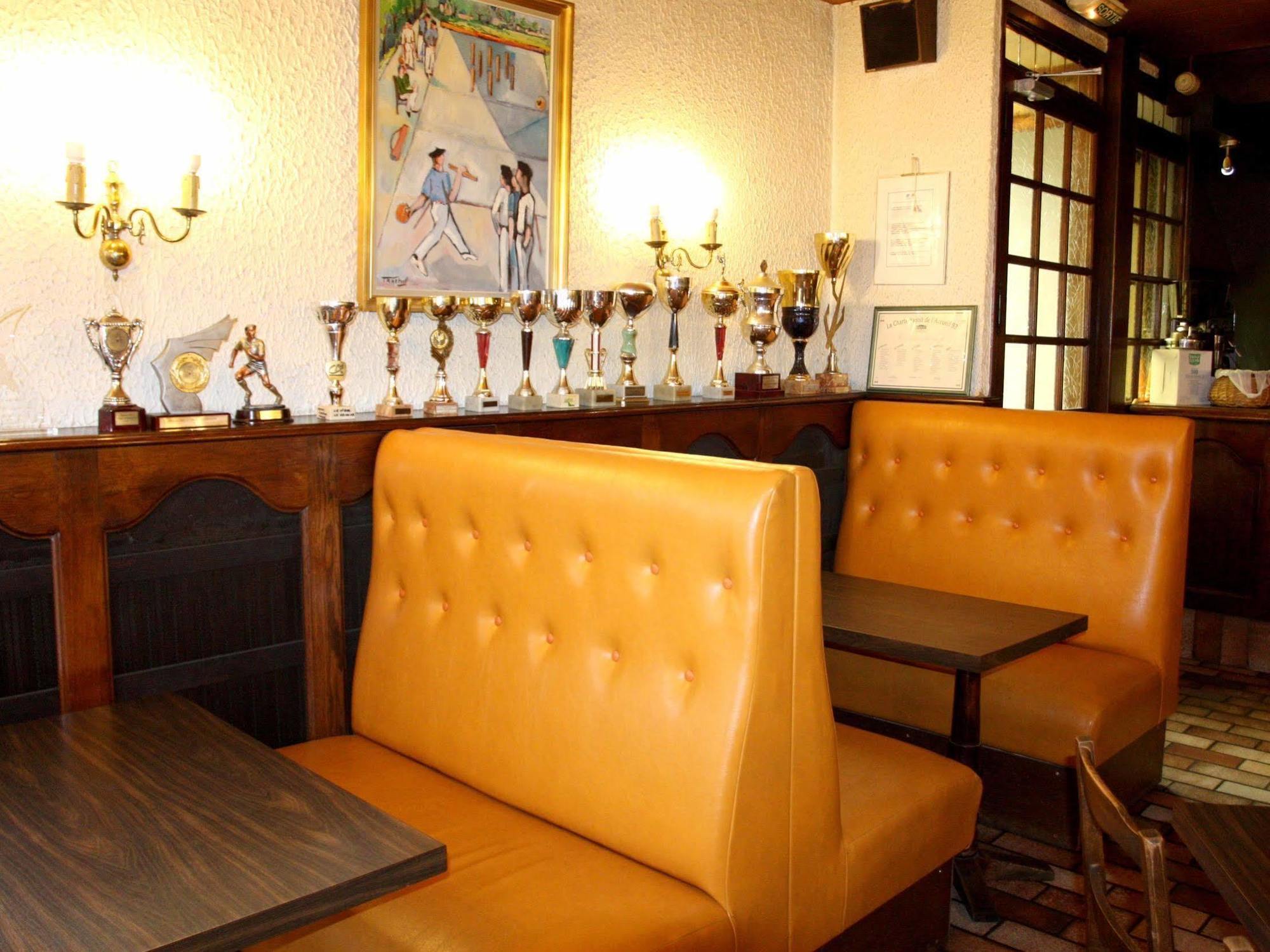 Logis Hotel Restaurant Des Voyageurs Pont-de-Salars Екстериор снимка