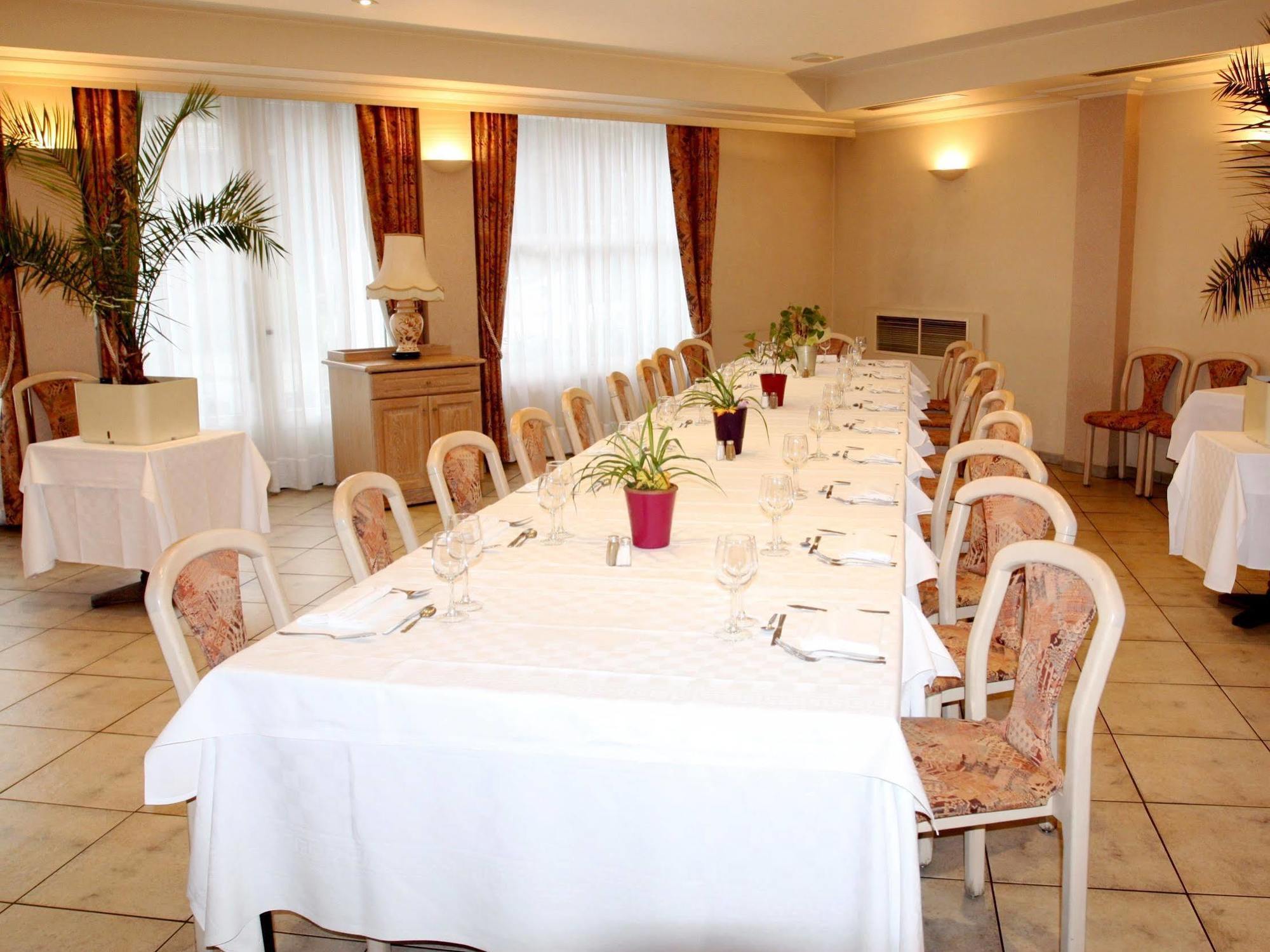 Logis Hotel Restaurant Des Voyageurs Pont-de-Salars Екстериор снимка