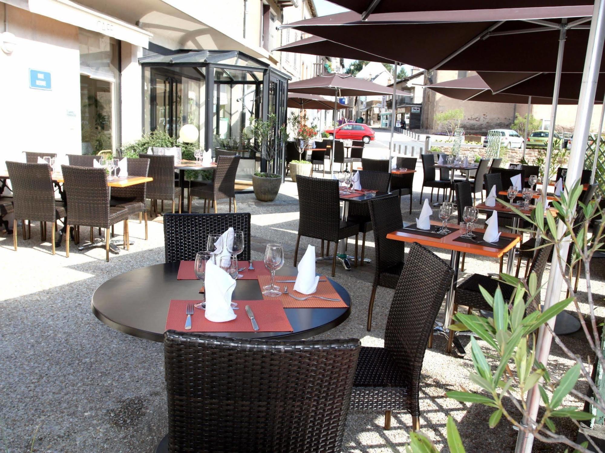 Logis Hotel Restaurant Des Voyageurs Pont-de-Salars Екстериор снимка
