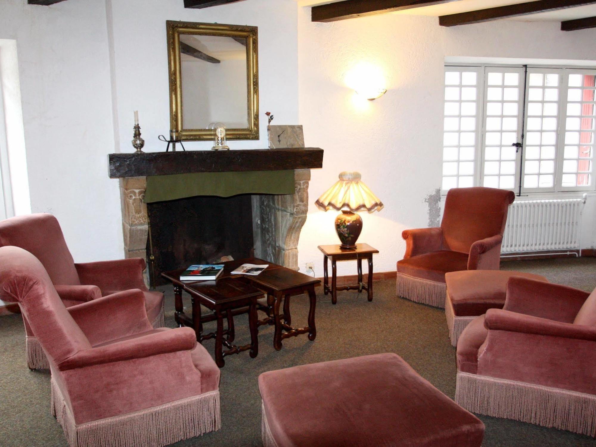 Logis Hotel Restaurant Des Voyageurs Pont-de-Salars Екстериор снимка