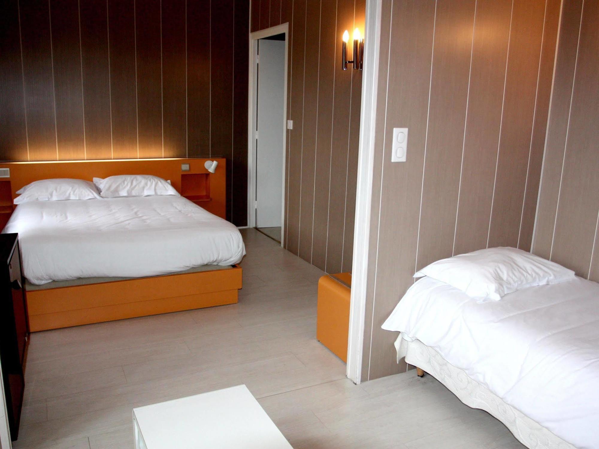 Logis Hotel Restaurant Des Voyageurs Pont-de-Salars Екстериор снимка