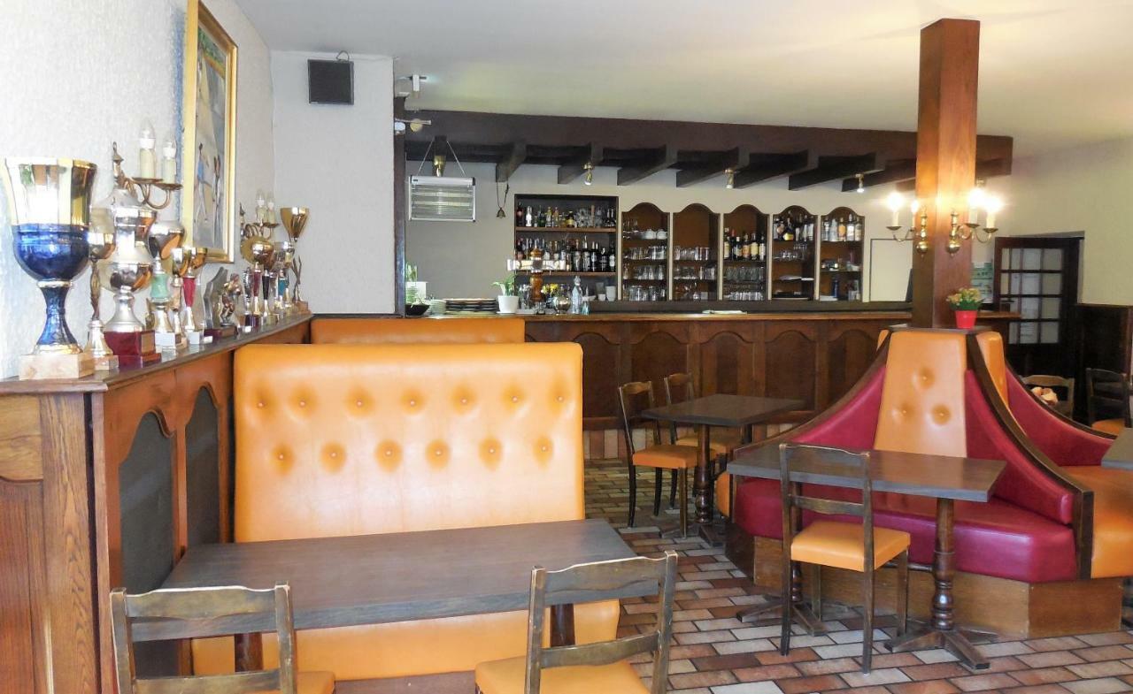 Logis Hotel Restaurant Des Voyageurs Pont-de-Salars Екстериор снимка