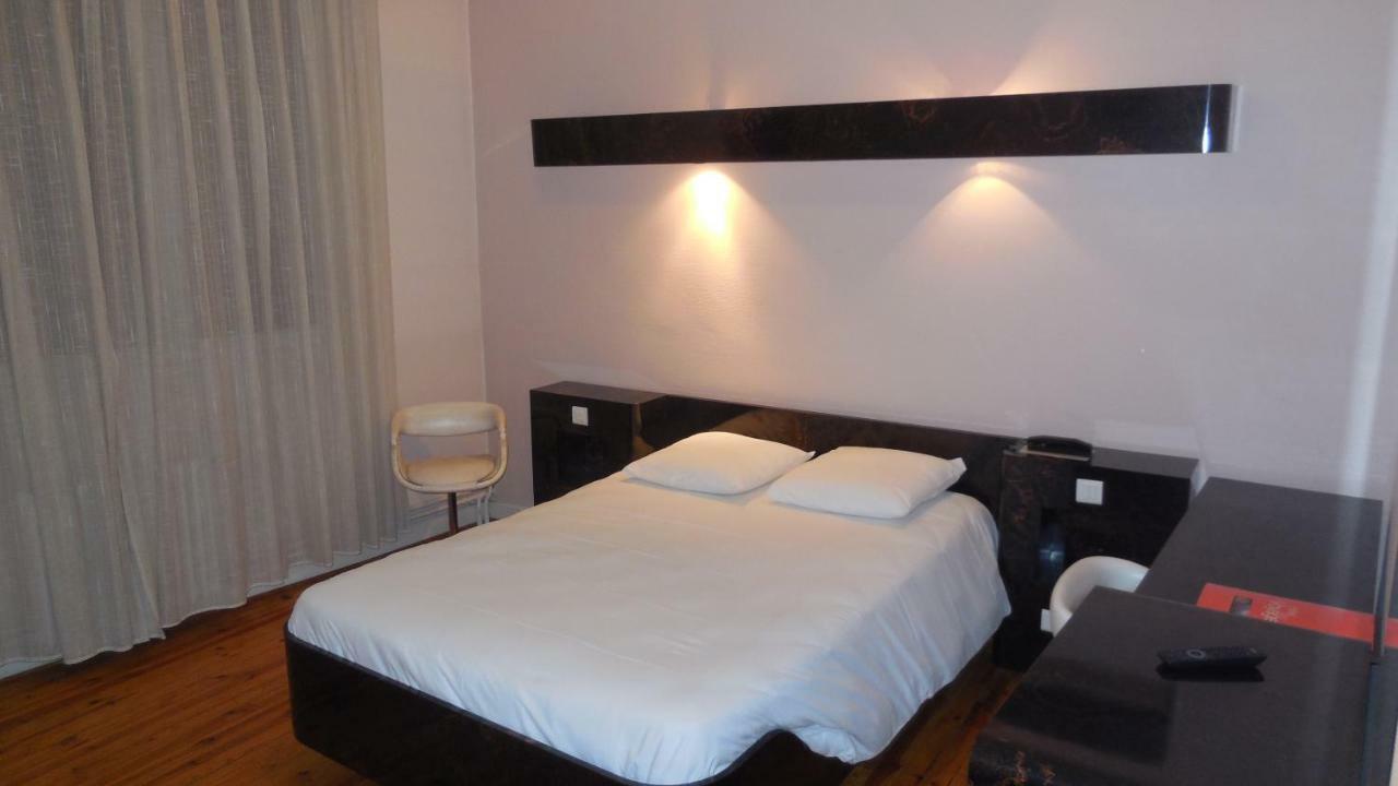 Logis Hotel Restaurant Des Voyageurs Pont-de-Salars Екстериор снимка